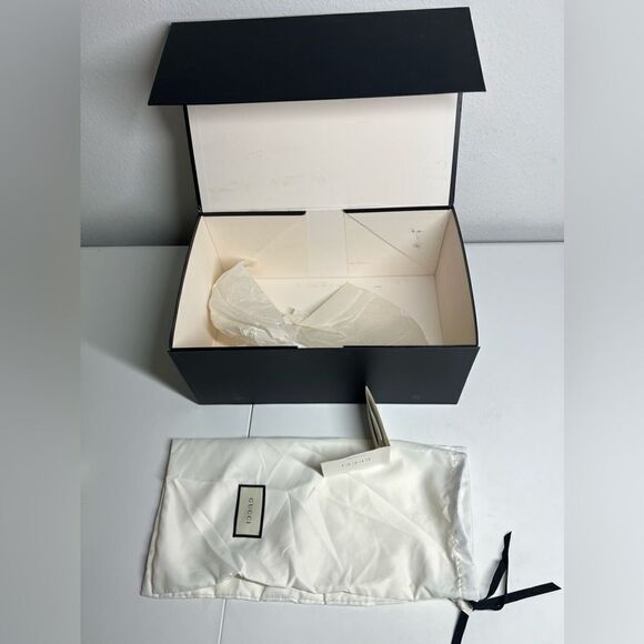 GUCCI LARGE WHITE  BLACK EMPTY BOX W/ 2 DUST SHOE BAGS SATIN IVORY TISSUE - Picture 3 of 8